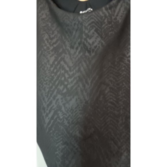 Athleta Small Black Embossed Conscious Crop Yoga Gym Active Athleisure Sports Br - Picture 2 of 6